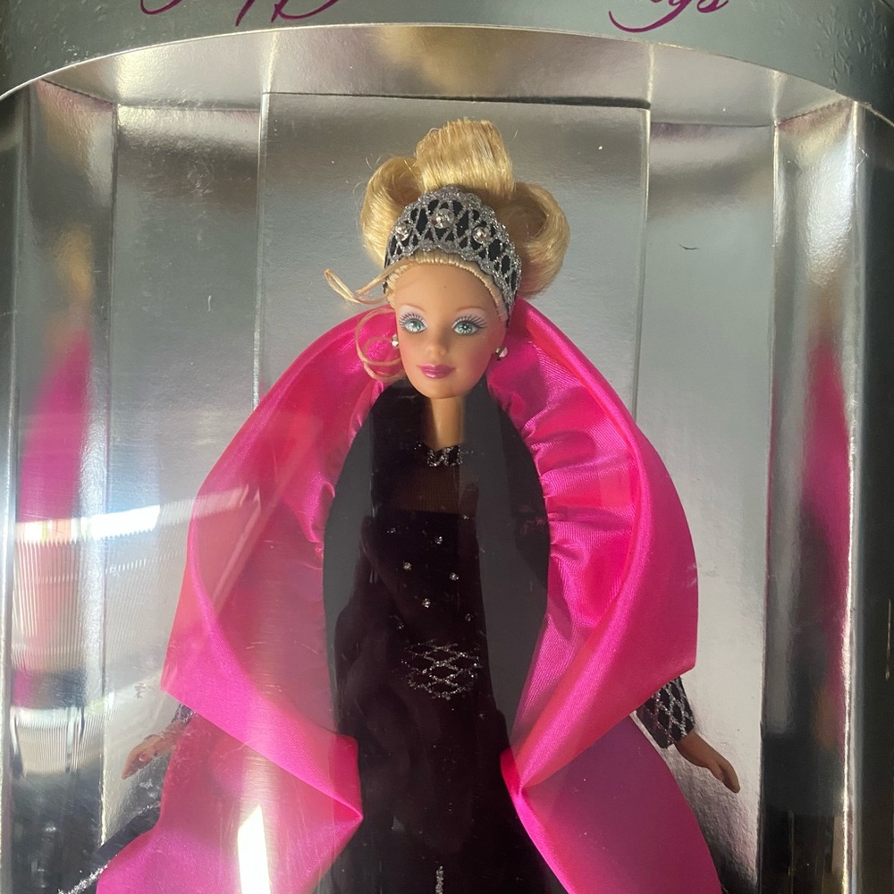 NIB 1998 Happy Holidays Barbie Doll - Picture 3 of 6